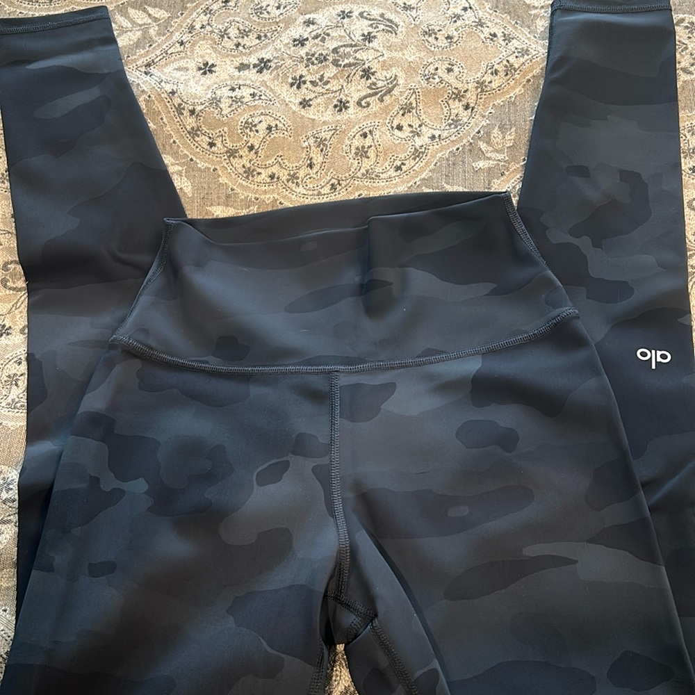 Alo Yoga  camo high waisted leggings